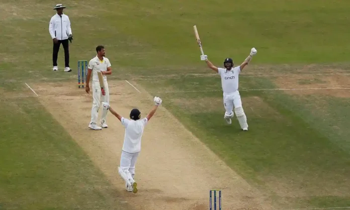 Chris Woakes's last-second goal helped England beat Australia and keep the Ashes series alive.